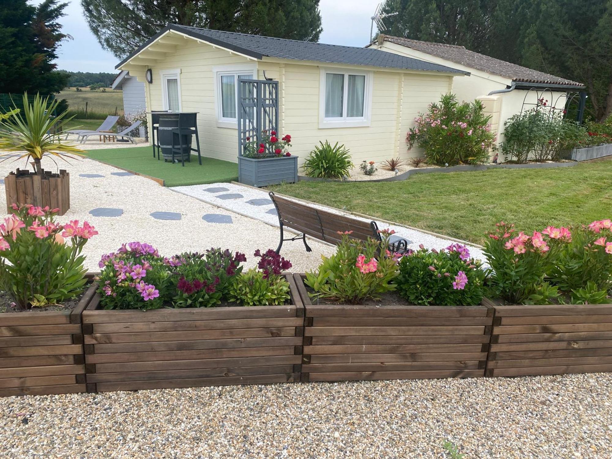 Les Pins Perdus Bed & Breakfast Saint-Ciers-d'Abzac Exterior photo