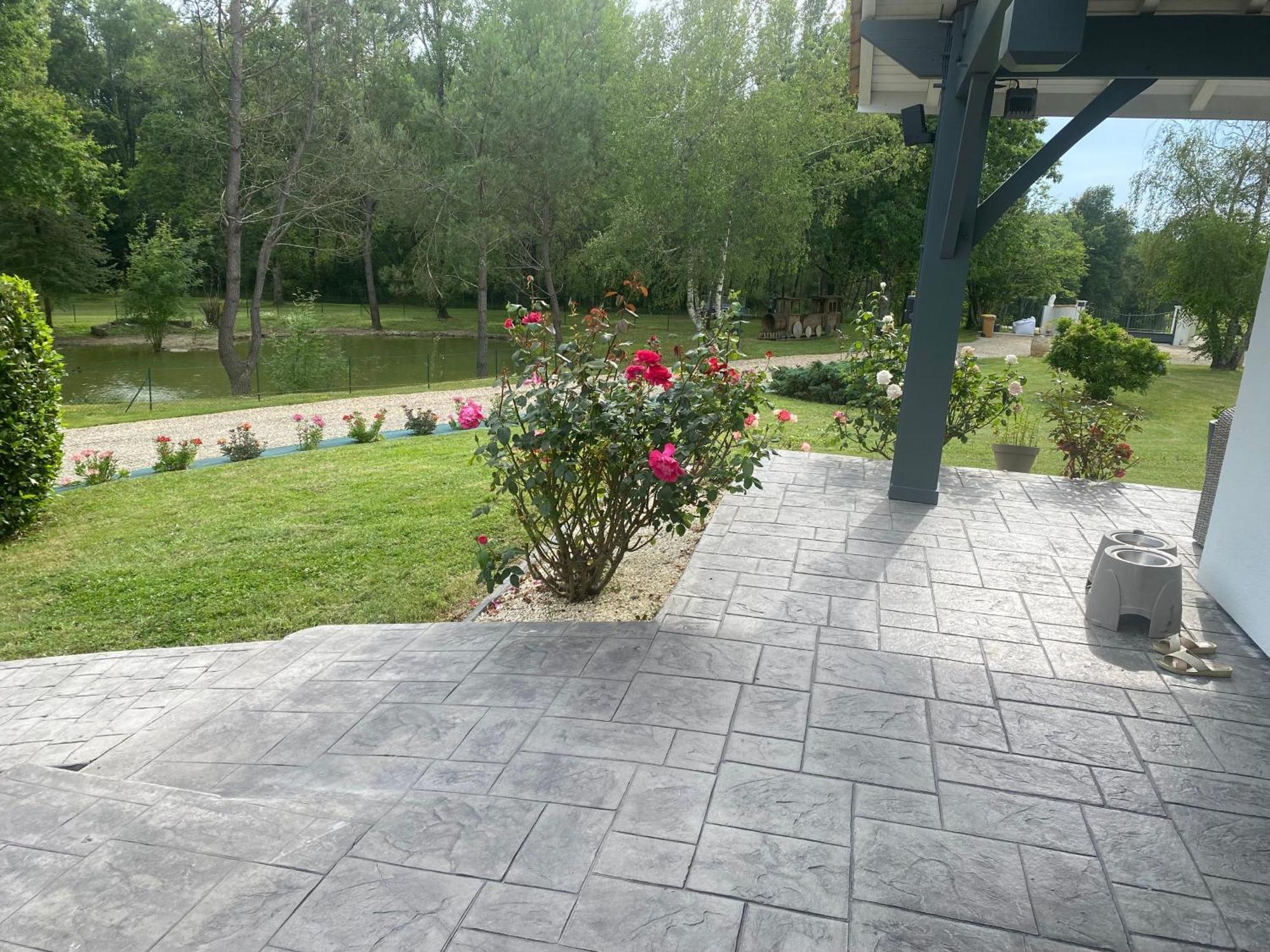 Les Pins Perdus Bed & Breakfast Saint-Ciers-d'Abzac Exterior photo