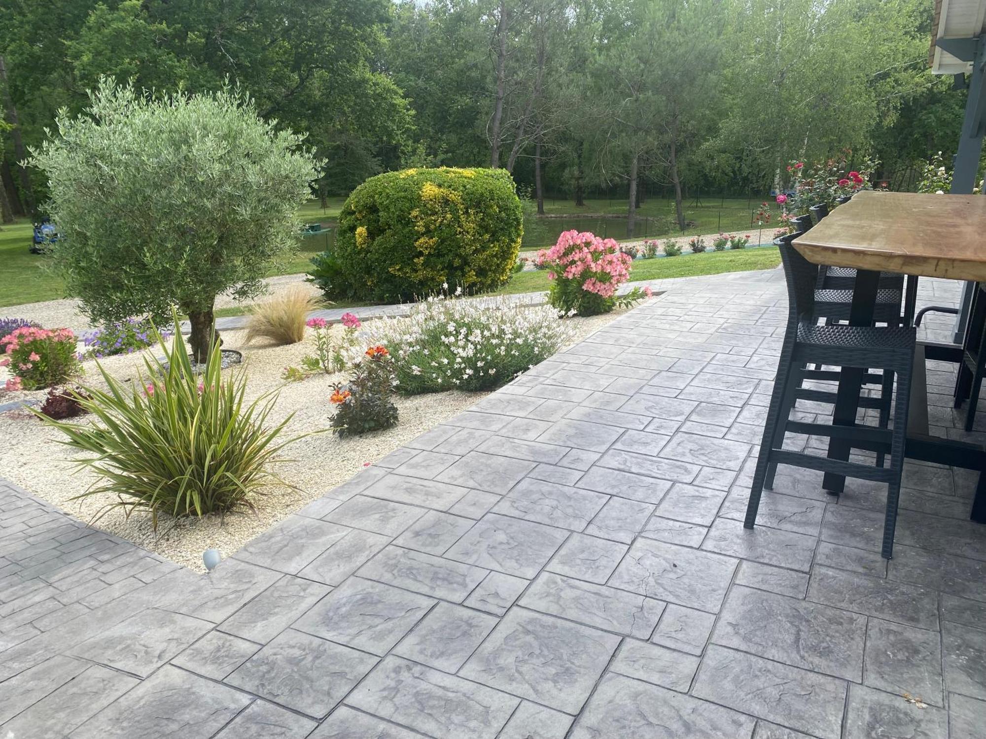 Les Pins Perdus Bed & Breakfast Saint-Ciers-d'Abzac Exterior photo